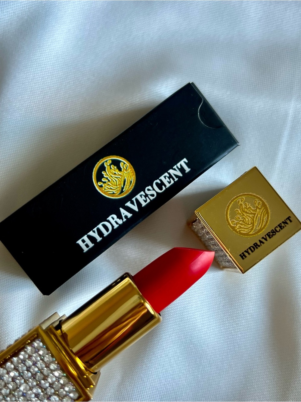 HYDRAVESCENT lipstick- Regal Rouge - Picture 3 of 6